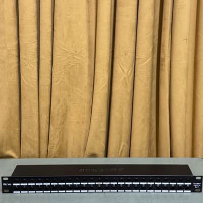REAN 48 point patch bay image 5