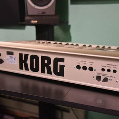Korg Triton Studio Music Workstation/Sampler - 61 keys 2001-2003 - Silver image 7