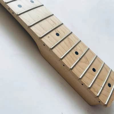 Sunburs Harley Benton 4 String Bass Maple Neck, 21 Frets image 6