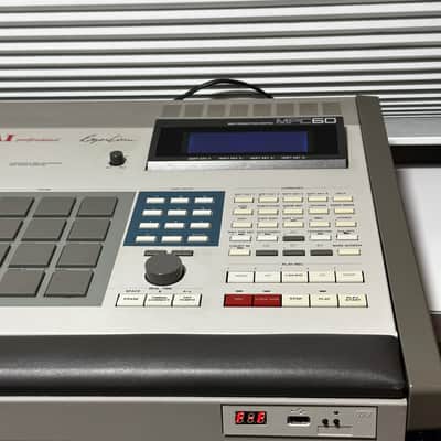 Akai MPC60  1988 - 1991 - Grey image 6