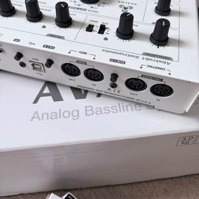 Abstrakt Instruments Avalon Analog Bassline Synth - White image 6