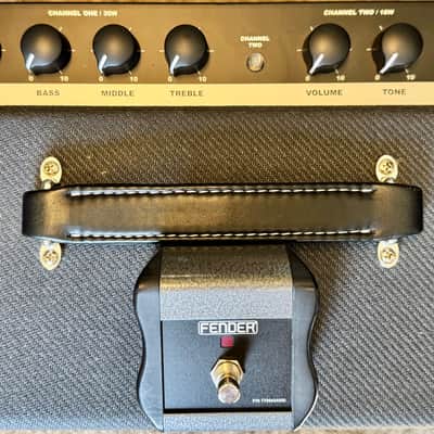 Fender Bassbreaker 18/30 2-Channel 30-Watt 2x12" Guitar Combo 2016 - 2019 - Gray Tweed image 3