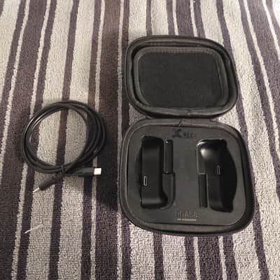 Xvive AC58 Wireless 5.8GHz Guitar Transmitter Receiver Charging Case image 5