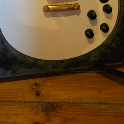 D’Angelico Deluxe Brighton – White / Gold – Made in Korea – Hard Case – 2020 image 6