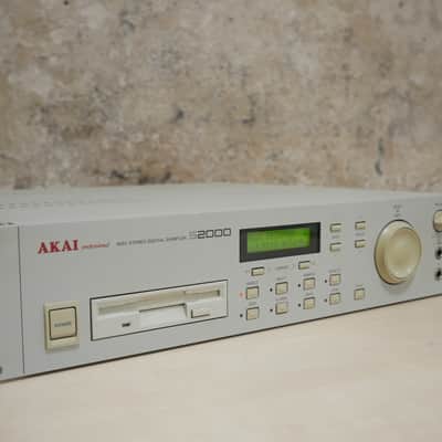 Akai • S2000 Sampler (1995) *Complete in Box* w/floppies image 9