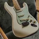 Fender Deluxe Roadhouse Stratocaster with Maple Fretboard 2018 - Olympic White