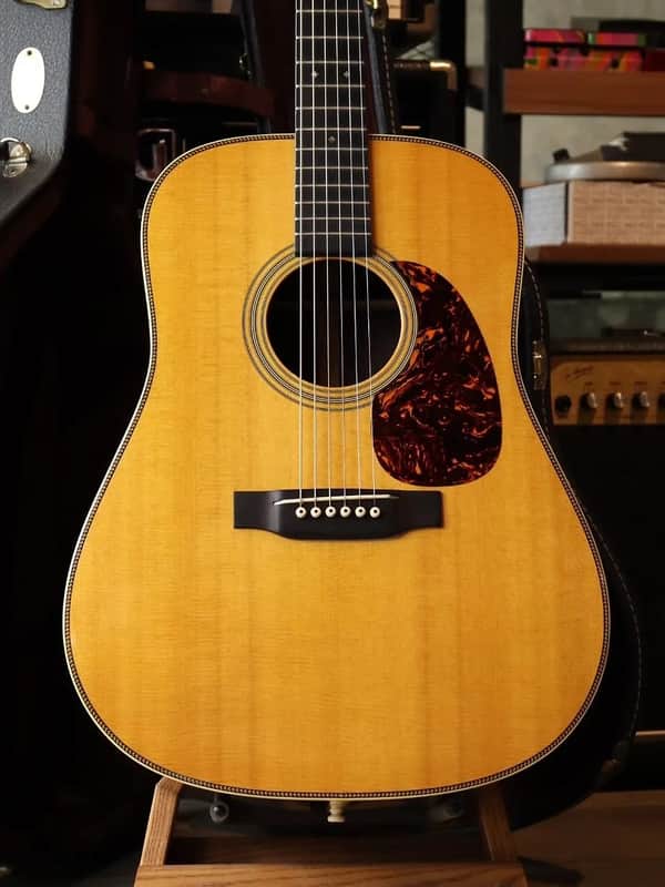 Martin HD28V Natural 2011 image 1