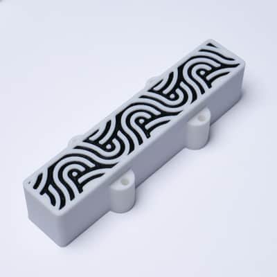 Custom 4-String Jazz Bass Pickup Covers (No Holes) Set of 2 - White & Black-Deco image 3