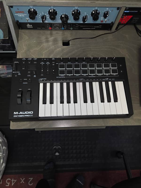M-Audio Oxygen Pro 25 MIDI Keyboard Controller 2020 - Present - Black image 1