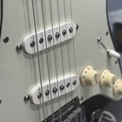 Fender 40th Anniversary American Standard Stratocaster Reverse Silver Burst image 10