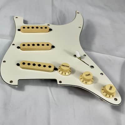 Seymour Duncan Antiquity Texas Hot Loaded Stratocaster Single Coil Pickguard 2000’s - White image 2