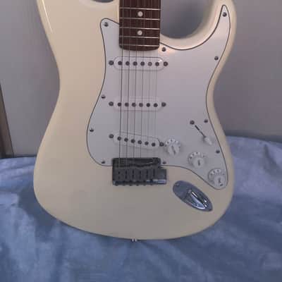 Fender Stratocaster 2006 - Cream/White image 3