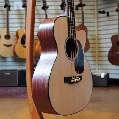 Martin 000C Jr E Bass Spruce/Sapele Acoustic-Electric Bass Guitar Natural w/Padded Gig Bag image 2