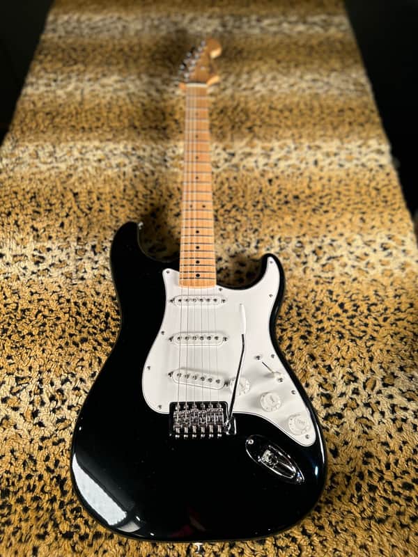 Fender Standard Stratocaster MIM Electric Guitar Black 2001 - Black image 1