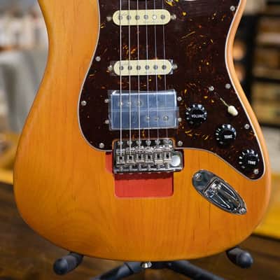 Fender Michael Landau Coma Stratocaster - Coma Red with Vintage-Style Navy Blue Hardshell Case - Demo image 3