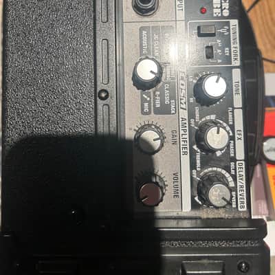 Roland Micro Cube Guitar Anplifier image 2