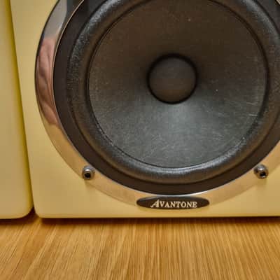 Avantone Pro Active MixCubes (Pair) 2011 - Present - Buttercream image 3