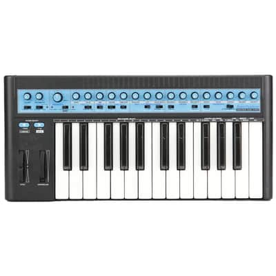 Novation Bass Station 25-Key Monophonic Synthesizer