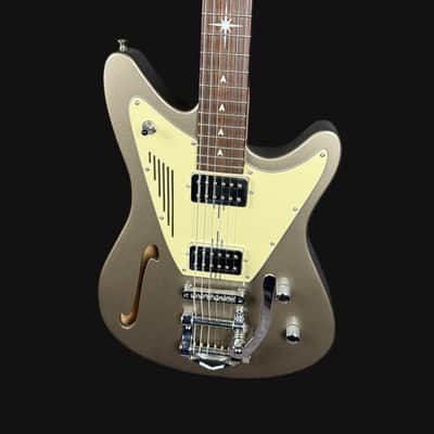 Magneto Starlux Electric Guitar SL-4300 w/ Gigbag image 3