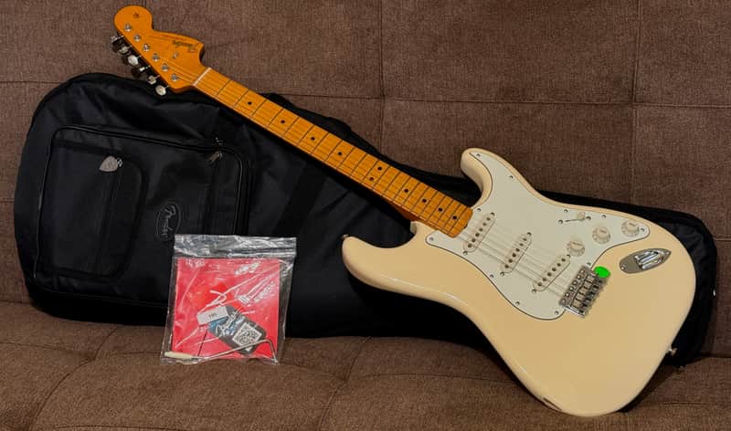 Fender Vintera III Late '60s Stratocaster w/Fender Deluxe bag and Case Candy - 2026 Model in Olympic White image 1