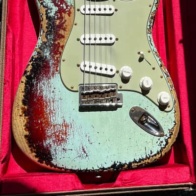 FENDER CUSTOM SHOP 1961 Stratocaster Super Heavy Relic, 3A Rosewood Fingerboard, Aged Surf Green over 3-Color Sunburst 9231016779 SERIAL NUMBER CZ590492 - 7 LBS 6 OZ image 4