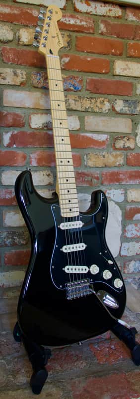 Fender Special Edition Standard Stratocaster Electric Guitar Black