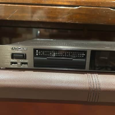 Immagine TASCAM DA-3000SD (Stereo Master Recorder/AD/DA Converter) - 5