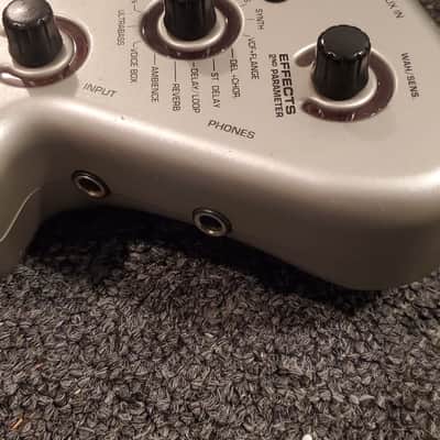 Behringer Bass V-Amp Multi-Effect and Amp Modeler 2000s - Silver image 5