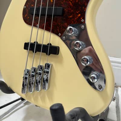 Kiesel JBM4 2022 - Vintage Cream w/ matching headstock image 4
