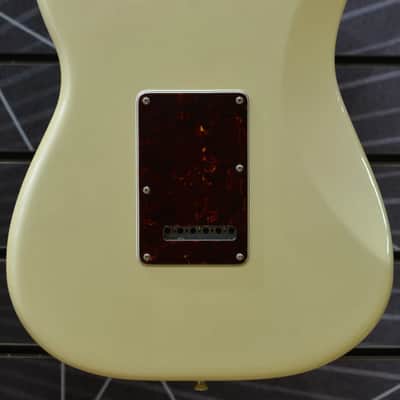 Fender Player Plus Stratocaster Olympic Pearl -  Incl Delux Gig Bag B Stock image 2