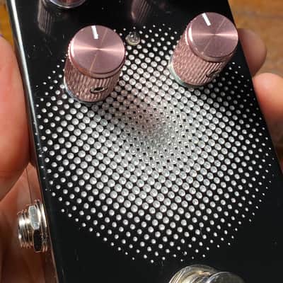 Super-Freq Ugly Face 2022 Black gloss with dot pattern image 2
