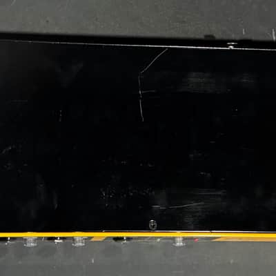 Radial JX42 V2 Instrument and Amplifier Switcher 2021 - Yellow image 2