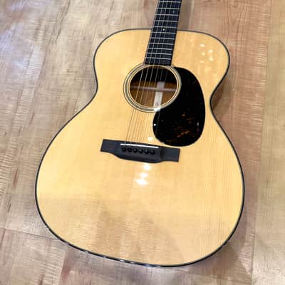 Martin Standard Series 000-18 Acoustic Guitar (2025 Version) image 1