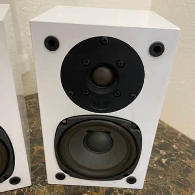 2 NHT Super Zero Bookshelf Speakers (Pair) Gloss White. Tested. Excellent Sound! 2 NHT Super Zero Bookshelf Speakers (Pair) Gloss White. Tested. Excellent Sound! image 7