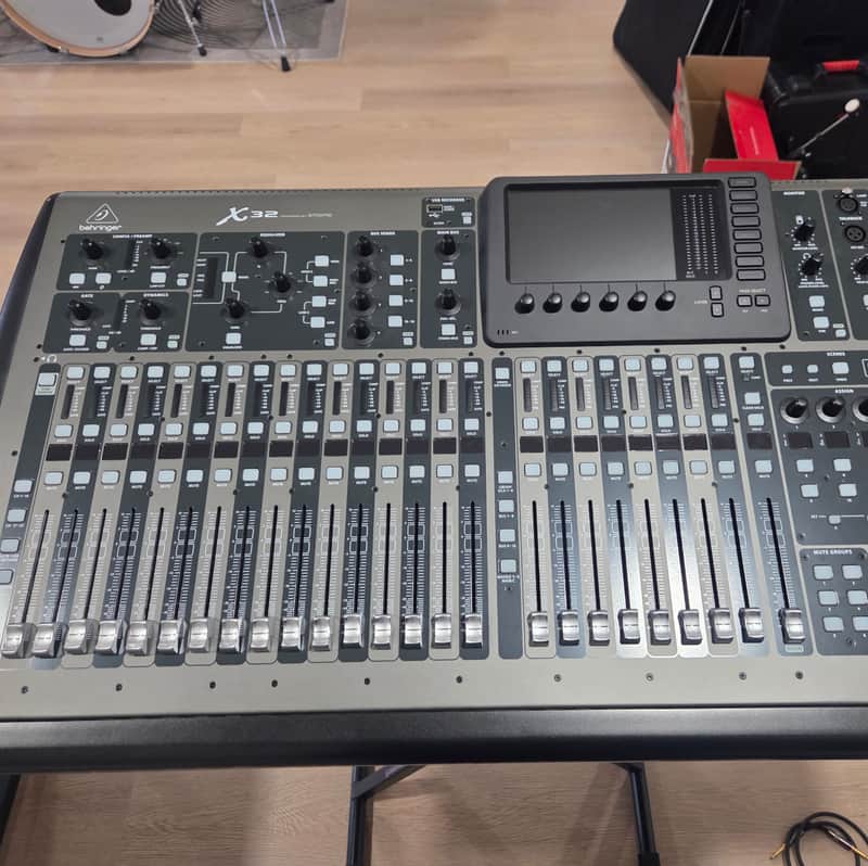 Behringer X32 40-Input 25-Bus Digital Mixing Console 2012 - Present - Black (WITH TRAVEL CASE) image 1