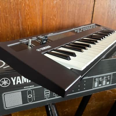 Yamaha Reface DX FM Synthesizer w/ box image 5