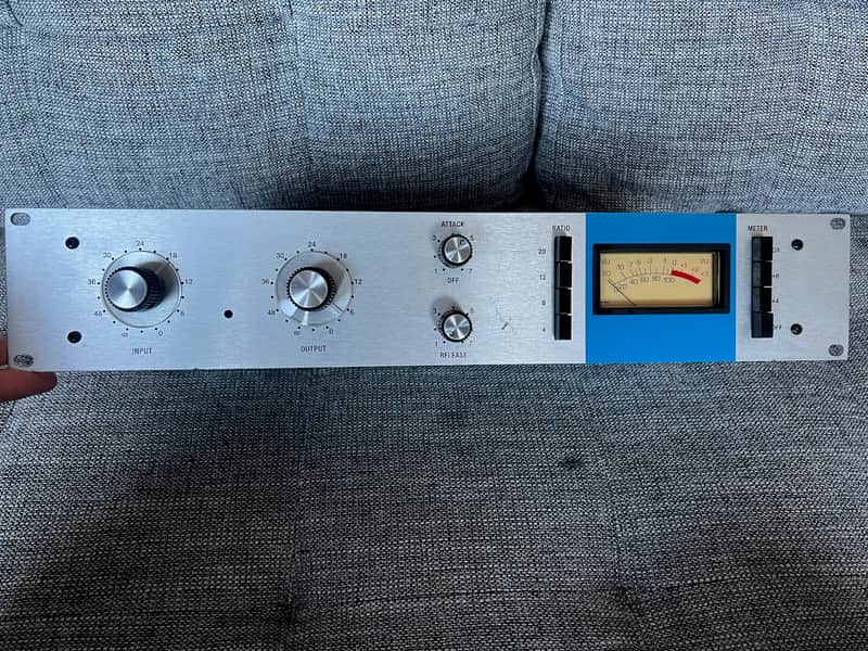 Hairball Audio The Blue Stripe Rev A – 1176 – FET compressor with Active Link 2000s - Silver image 1