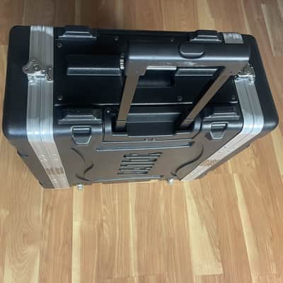 Gator Professional 4U Rack Flight Case with Rolling Wheels & Handle image 2