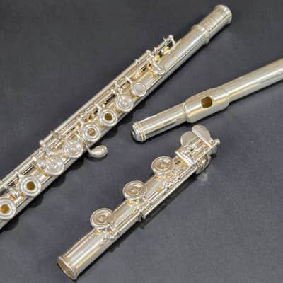 Yamaha YFL-687H Professional Flute - Reconditioned image 8