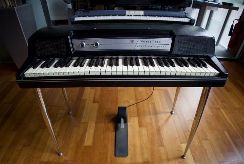 Wurlitzer 200A 64-Key Electric Piano 1974 - 1983 - Black image 1