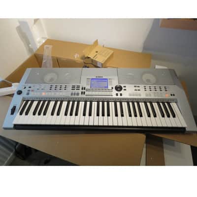 Yamaha PSR-S550 Silver 61 Key Digital Keyboard - New in Box | Reverb