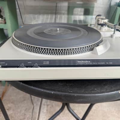 Technics SL-220 Turntable image 1