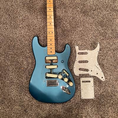 1995 Fender Stratocaster (Made in Mexico) – Blue – Fender Gig Bag + NEW Pearl Pickguard – Clean Player image 1