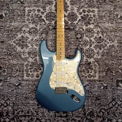 Fender Deluxe Powerhouse Stratocaster 1998 - Lake Placid Blue image 2