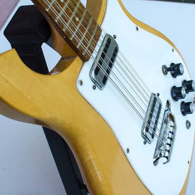 Rickenbacker 450/12 1966 Mapleglo with genuine case image 8