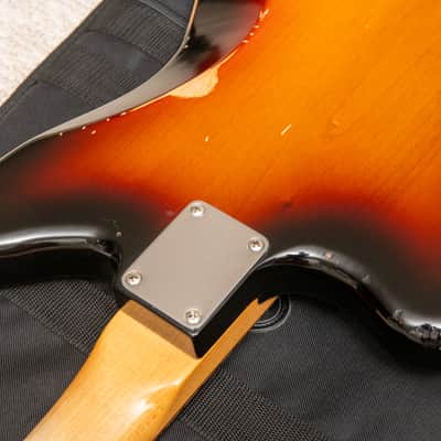 Fender Road Worn '60s Jazzmaster with Pau Ferro Fretboard 2018 - 2019 - 3-Color Sunburst image 11