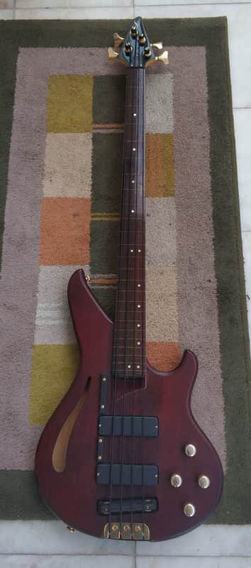Vantage Fretless four string bass 92-94 - Wood image 1