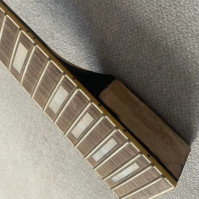 Golden Electric Guitar Maple Wood Neck, 22 Frets Rosewood Fingerboard image 6