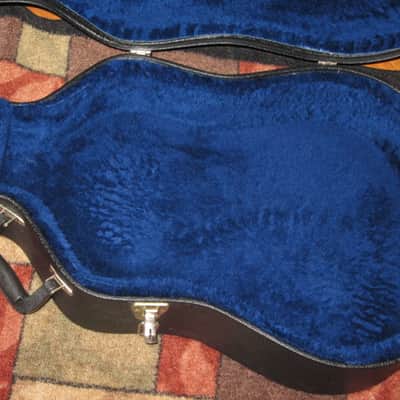 used genuine Gibson Dreadnought Hardshell Case from 2000s - Black Tolex Exterior, Wood Construction, Blue Plush Padded Interior, Gold Colored Hardware, lid has Gibson Acoustic Logo, fits square / round shoulder & cutaway dreadnought (NO guitar included) image 7