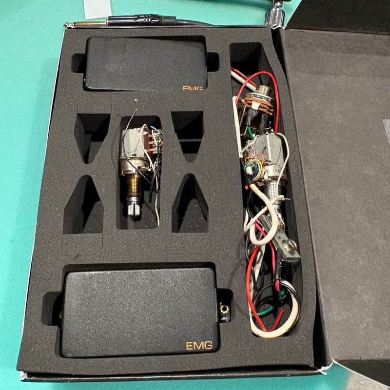 EMG 89 - Black [Neck & Bridge] Set image 1
